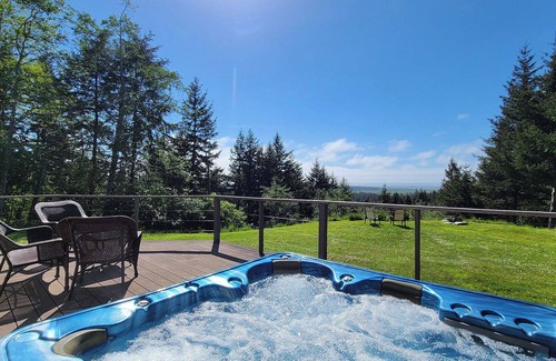Langlois House | BookStayHop - Pacific View House - Hot Tub, Ocean View