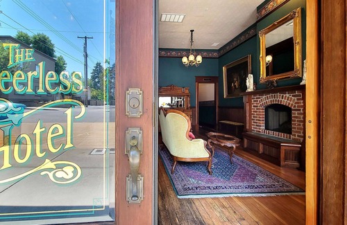Historic Railroad District House | BookStayHop - Peerless Entire Hotel ~ Downtown Ashland