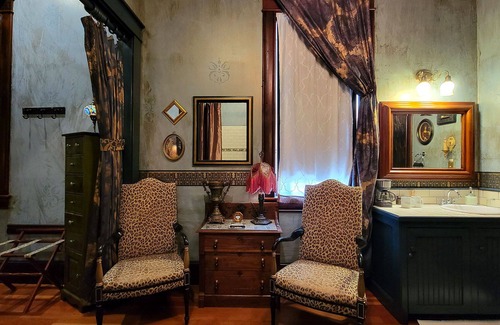 Historic Railroad District House | BookStayHop - Peerless Hotel~ Guest Room 2 ~Downtown Ashland