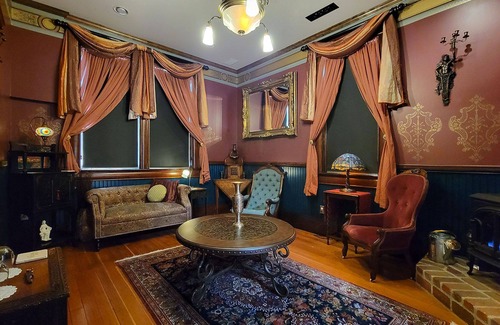 Historic Railroad District House | BookStayHop - Peerless Hotel~ Suite 3 ~ Downtown Ashland
