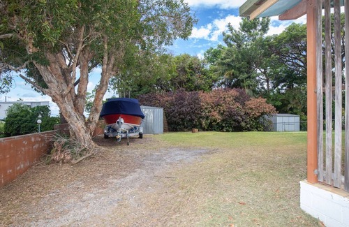Point Lookout House | Boondi - beautiful lowset home, walk to everything