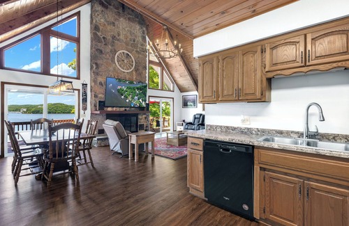 Sunrise Beach House | Boondock Bliss - Lakefront, private dock sleeps 15!