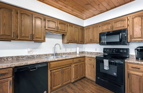 Sunrise Beach House | Boondock Bliss - Lakefront, private dock sleeps 15!