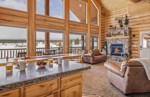 Island Park House | Boondockers by KABINO Hot Tub Pool Table SportsTV Fiber Optic WiFi