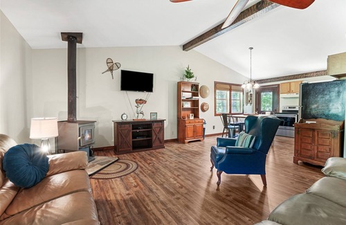 New Plymouth Cottage | Boondocks Bungalow | Hocking Hills