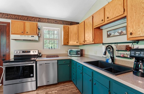 New Plymouth Cottage | Boondocks Bungalow | Hocking Hills