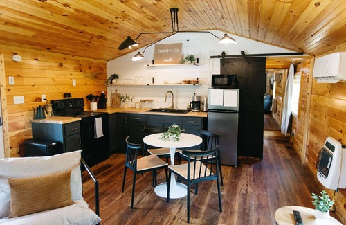 Pine Ridge Cabin | Boone's Bluff RRG- HUMBLE COZY STAY w/Firepit