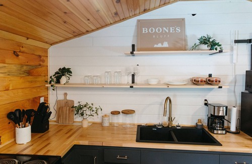 Pine Ridge Cabin | Boone's Bluff RRG- HUMBLE COZY STAY w/Firepit