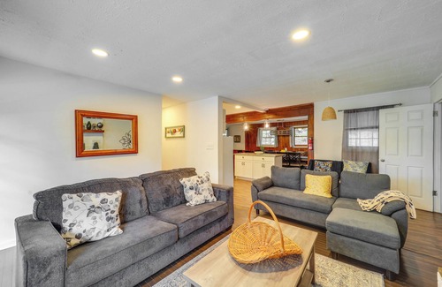 Boone Cottage | Boone Vacation Rental w/Private Hot Tub & Deck