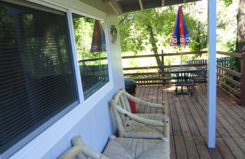 Boonville Cottage | Boonvilla Cottage, cosy wine country cottage (Sleeps 2 persons minimum/maximum)