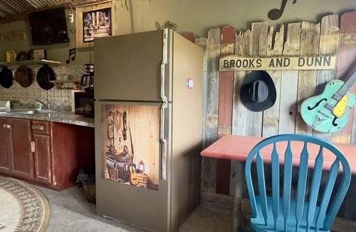 Voca Cabin | Boot Scootin Boogie - Castell Cabin - Sleeps 4