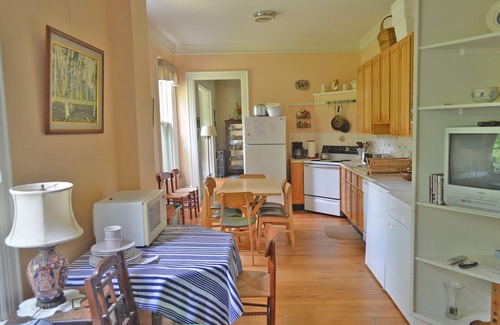 Manchester-by-the-Sea House | Booth Cottage: Walk down a private path to fabled Singing Beach.
