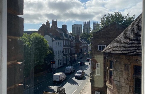Bootham Cottage | Bootham House Apartment 7 - sleeps 6 guests in 2 bedrooms