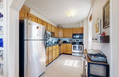 Boothbay Harbor Apartment | Boothbay Harbor penthouse in the heart of downtown with harbor views