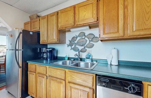Boothbay Harbor Apartment | Boothbay Harbor penthouse in the heart of downtown with harbor views