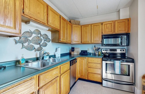 Boothbay Harbor Apartment | Boothbay Harbor penthouse in the heart of downtown with harbor views