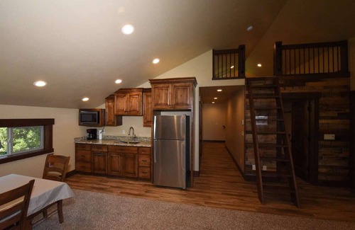 Island Park Cabin | Bootjack Bungalow~Huge Garage~ 17 Miles to Yellowstone