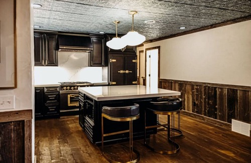 Tomahawk Apartment | Bootleggers Lodge Apartment