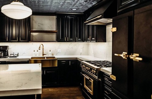 Tomahawk Apartment | Bootleggers Lodge Apartment
