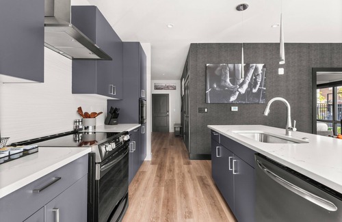 West End Condo | Boots & Strings/2 BR 2 BA condo/Stylish West End Gem/Pool/Gym/Parking