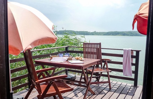 Lindow House | Bootshaus auf dem See by Interhome
