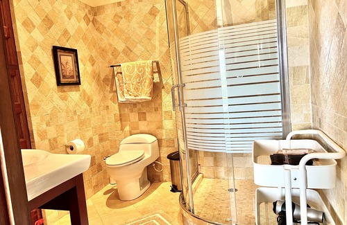 Jaramillo House | Boquete. Spectacular views, beautiful garden, king bed, modern kitchenette.
