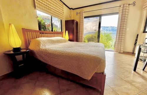 Jaramillo House | Boquete. Spectacular views, beautiful garden, king bed, modern kitchenette.