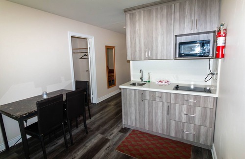 Angus Hotel | Borden Inn & Suites