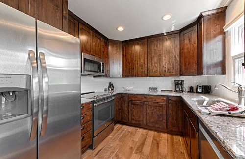 Estes Park House | Bordering RMNP! Big Views, Secluded, 6 Acres with Mountain Stream