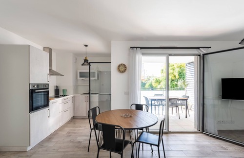 Sainte-Anne Apartment | Borely - One Bedroom Apartment, Sleeps 4
