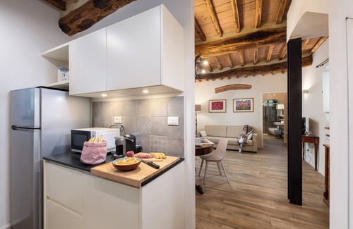 Simignano House | Borgo dei Fondi/Il Forno – Ground Floor/ Modern Comfort and Tuscan Charm
