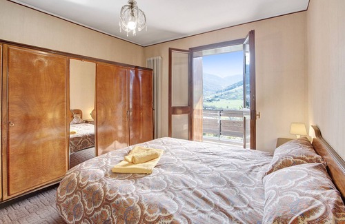 Santa Lucia Apartment | "Bormio 1" apartment with shared garden and a breathtaking view from the large balcony