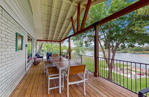 Kingsland House | Born Country