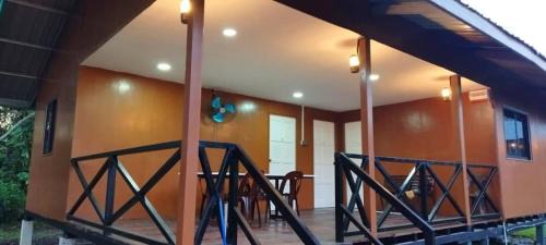 Interior Divison Cabin | Borneo Kelip Kelip Lodge Beaufort