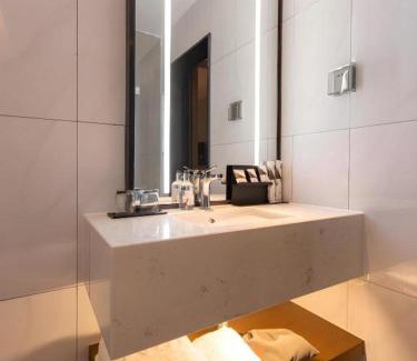 Xiufeng Hotel | Borrman Hotel Guilin Railway Station Two Rivers and Four Lakes