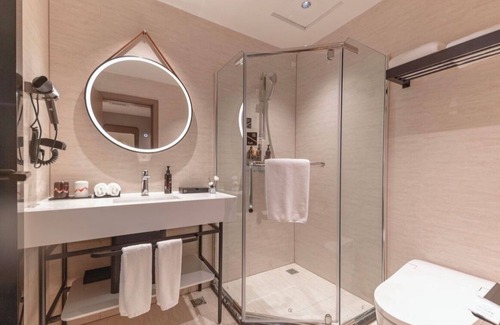 Wanxiu District Hotel | BORRMAN HOTEL WUZHOU
