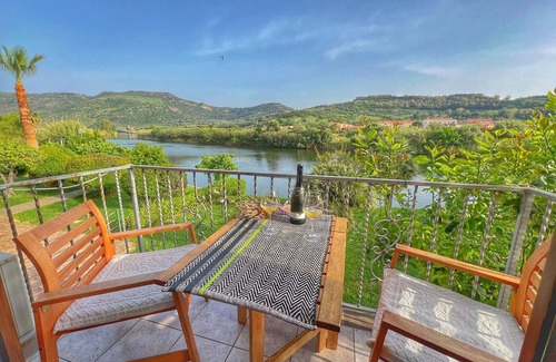 Bosa Historic Centre Apartment | BOSA APARTMENTS.COM | BALCONY ON THE RIVER