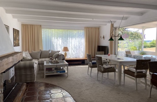 Bosau Apartment | BOSAU: Holiday apartment on the Großer Plöner See lake property, lake view, pool table