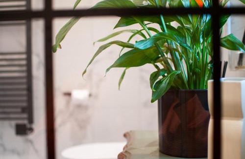 Chichester House | Bosham - private and self-contained double garden room