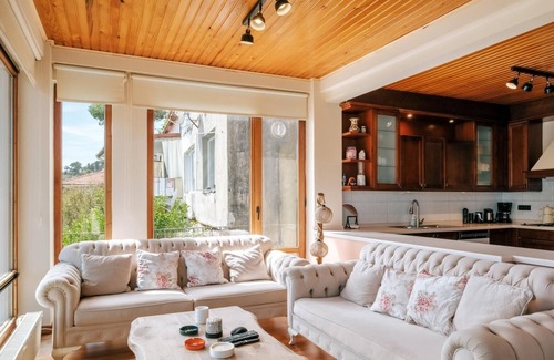 Sariyer House | Bosphorus View House with Garden 5 min to Coast
