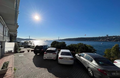 Cengelkoy Mahallesi Apartment | Bosphorus waterfront flat, Cengelköy