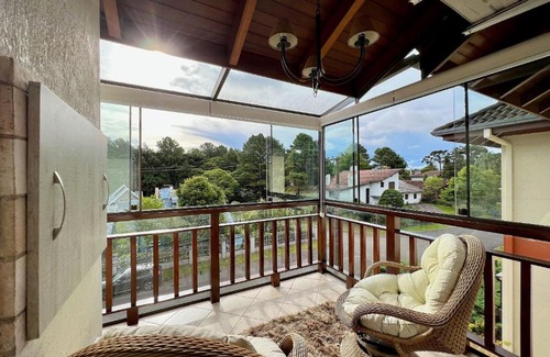 Tres Pinheiros Apartment | Bosque das Azaléias 1 dorm by Achei Gramado