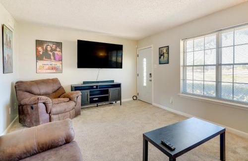 Bossier City House | Bossier City Townhome with Patio and Outdoor Dining!