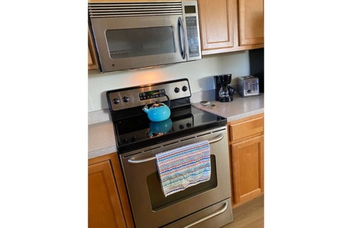 Braintree House | Boston Area, Beautiful Sunsets & Free Parking