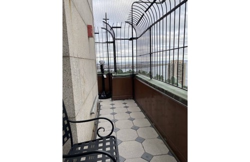North End Villa | Boston marathon deluxe one bedroom suite in Custom House