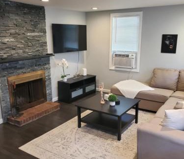 West Codman Hill - West Lower Mills House | Boston's Best Vacation House