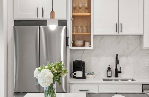 Jeffries Point Apartment | Boston Skyline Stay | 1BR + City Views