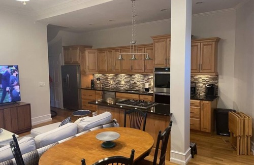 Dorchester Apartment | Boston Spacious Apartment with private outdoor patio