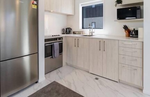 Upper Riccarton House | Botanic Bliss Townhouse- 2bed 2bed w/park