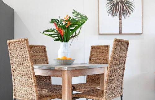 Rapid Creek Apartment | 'Botanica Aguila' Chic Nightcliff Balcony Pad